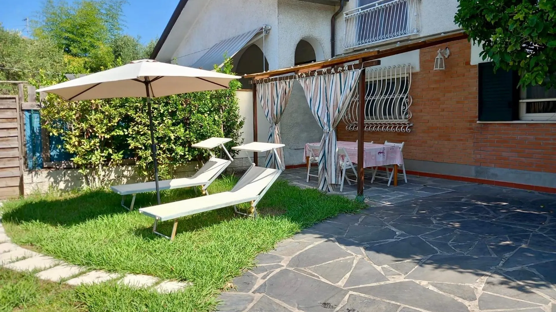 Villa Noah Con Giardino 2 Camere E 2 Bagni Stiava Italy